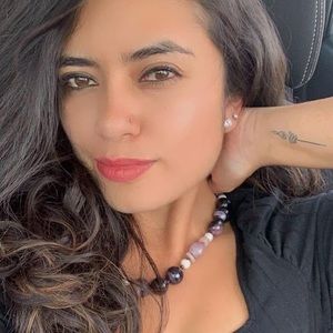 Meet your Posher, Paola